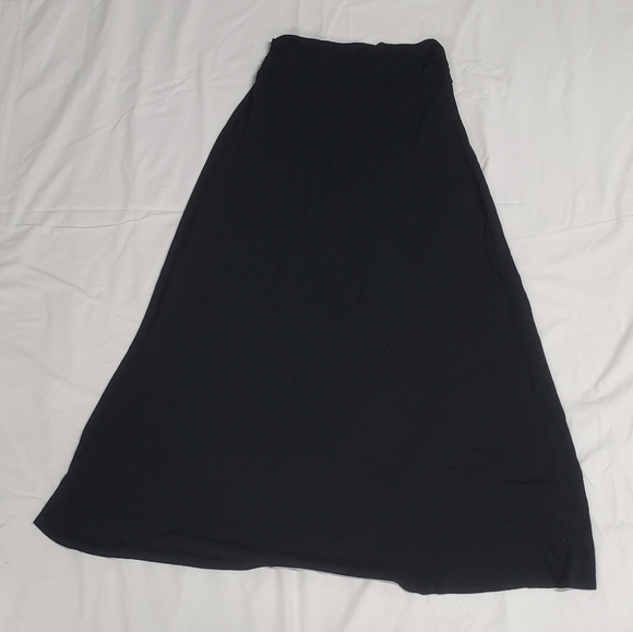 Black Runched Side Maxi Skirt - Picture 3 of 3